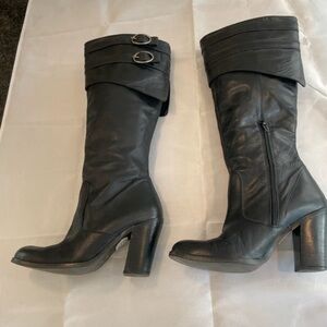 Elegant Black Leather Heeled Boots